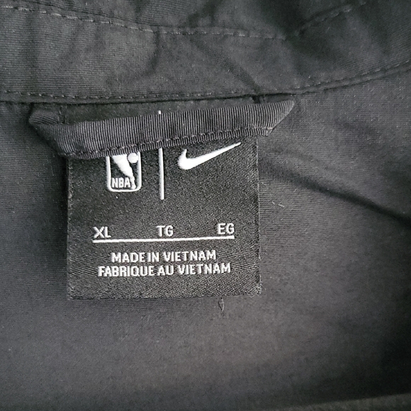 Nike Men's Black NBA Milwaukee Bucks Jacket - Picture 2 of 3